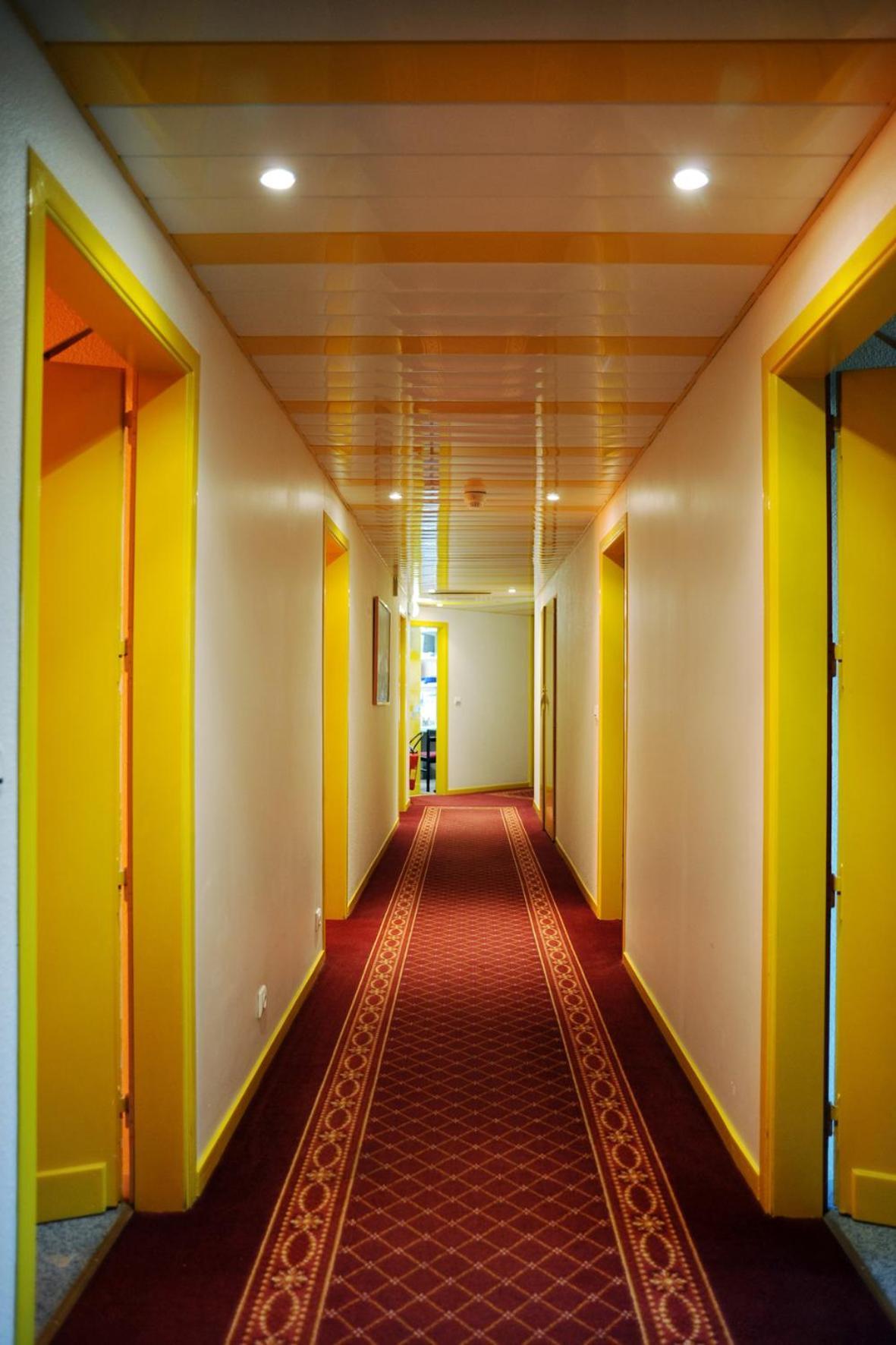 Logis Hotel Horus Restaurant Les Bruyeres Toulenne Buitenkant foto