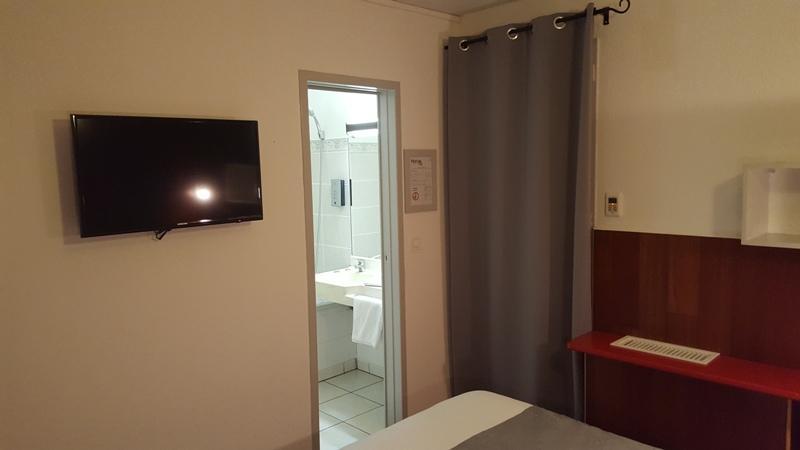 Logis Hotel Horus Restaurant Les Bruyeres Toulenne Buitenkant foto