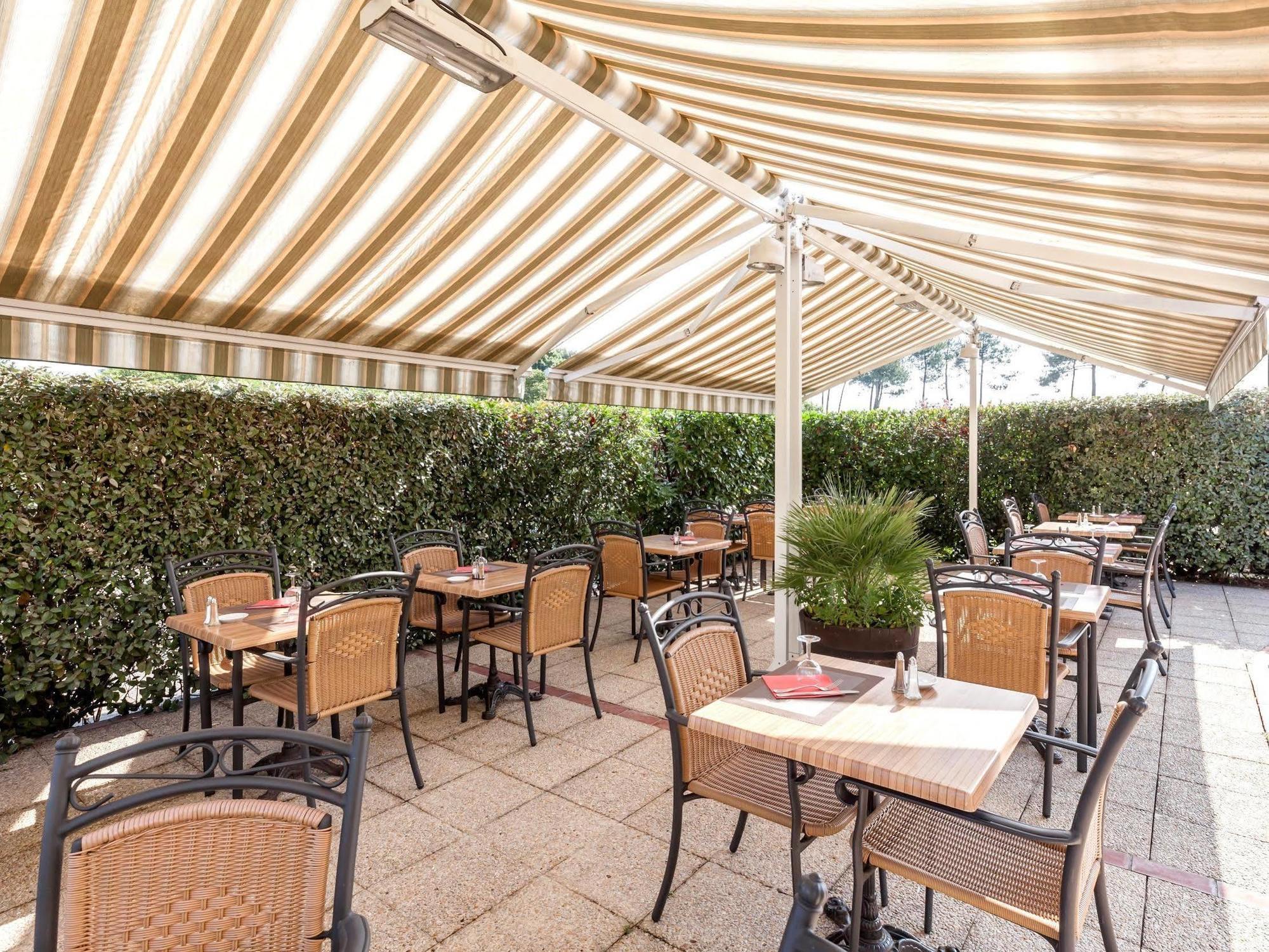 Logis Hotel Horus Restaurant Les Bruyeres Toulenne Buitenkant foto