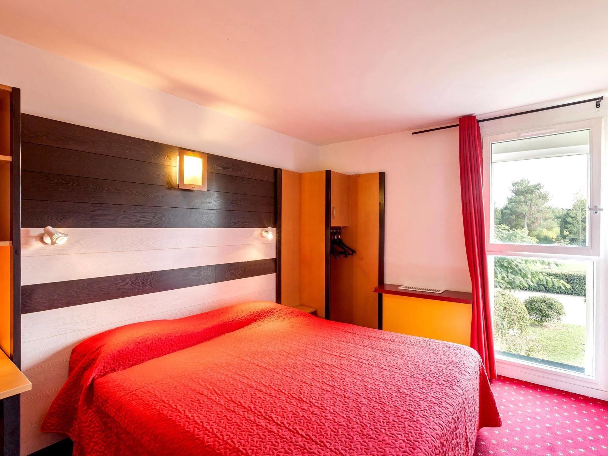 Logis Hotel Horus Restaurant Les Bruyeres Toulenne Buitenkant foto