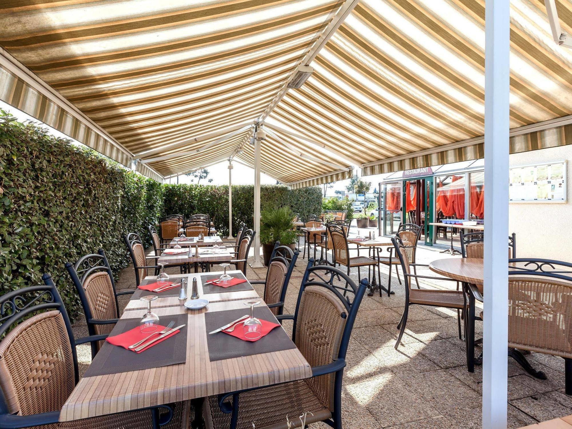 Logis Hotel Horus Restaurant Les Bruyeres Toulenne Buitenkant foto