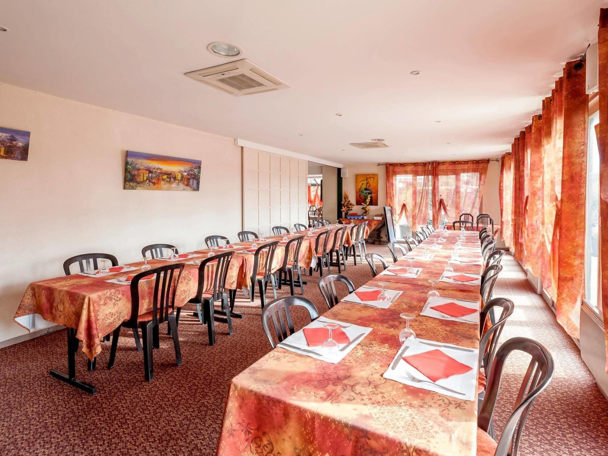 Logis Hotel Horus Restaurant Les Bruyeres Toulenne Buitenkant foto