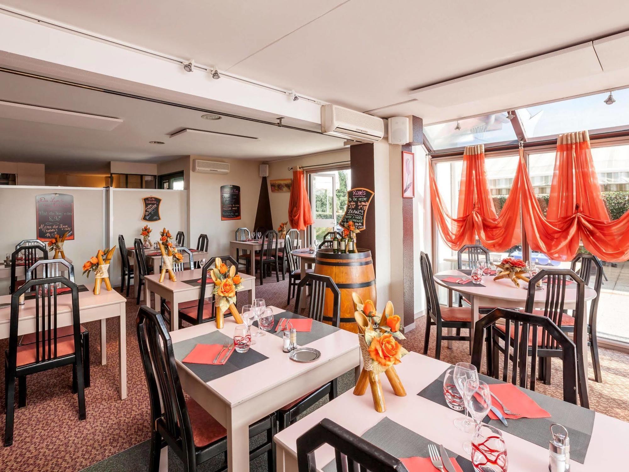 Logis Hotel Horus Restaurant Les Bruyeres Toulenne Buitenkant foto