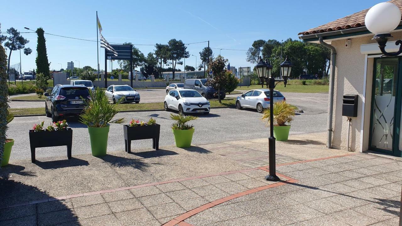 Logis Hotel Horus Restaurant Les Bruyeres Toulenne Buitenkant foto