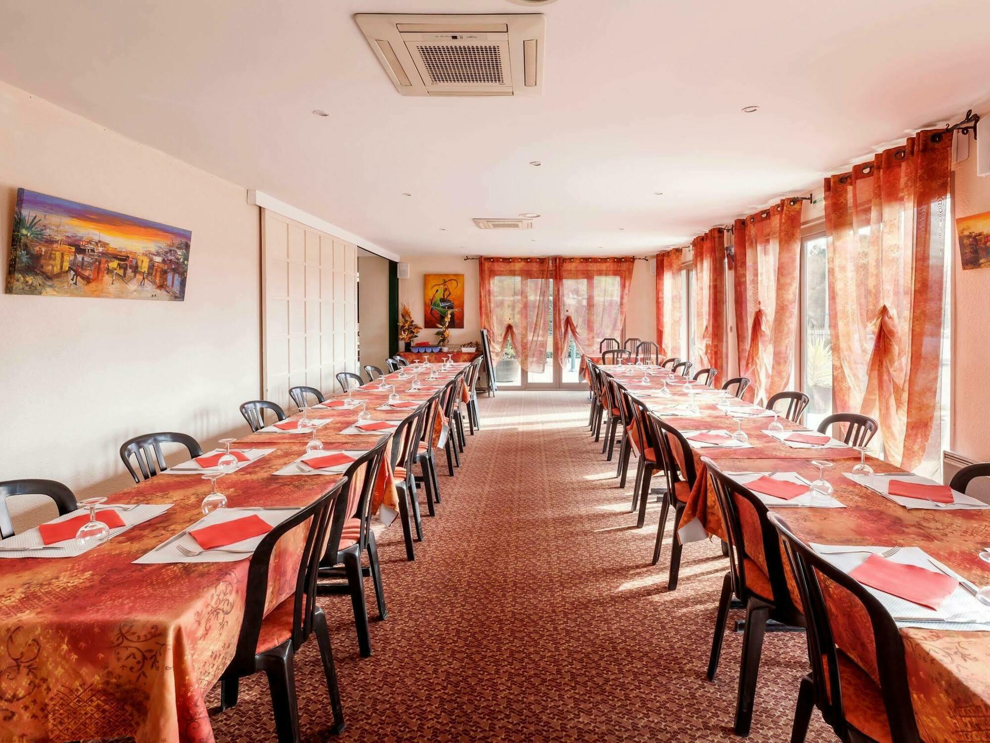 Logis Hotel Horus Restaurant Les Bruyeres Toulenne Buitenkant foto